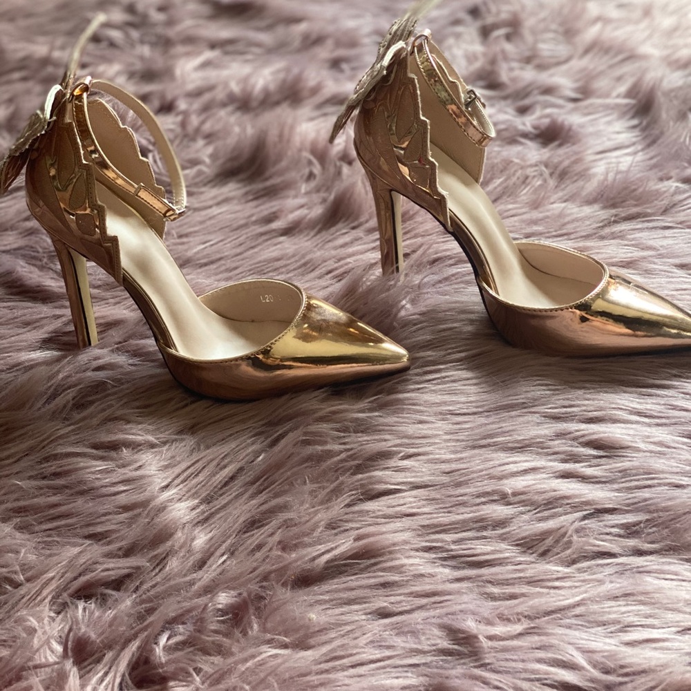 NWOT Brand New Gold butterfly shoes